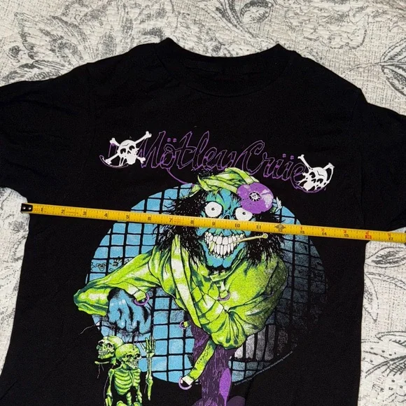 NWOT Motley Crue Graphic T-Shirt - Picture 2 of 7
